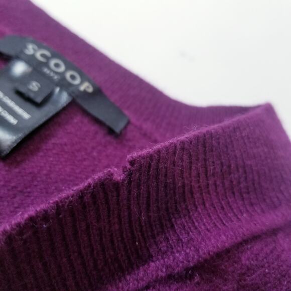 SCOOP NYC 100% Cashmere Women size Small Purple Sweater V-Neckline Long Sleeves - Picture 4 of 9